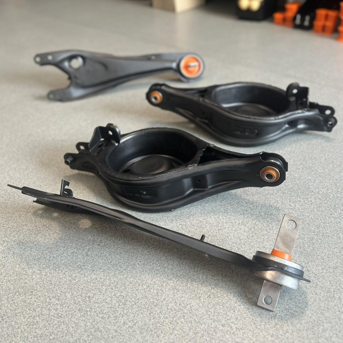 Rear suspension Honda Pilot 2002-2008 Service for sandblasting, powder painting and re-pressing of the bushing (Bushing is not included in the price)