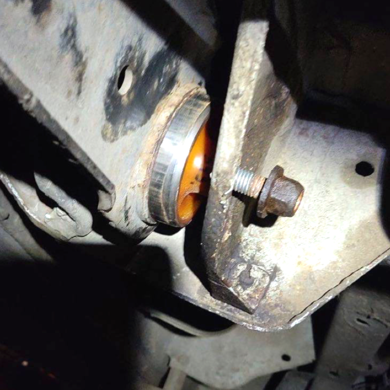 Rear beam Renault Trafic 2001-2014 Service with repressing of bushings (Bushings are not included in the price)