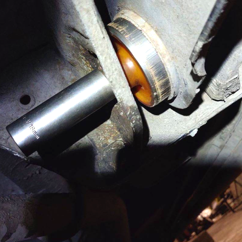 Rear beam Renault Trafic 2001-2014 Service with repressing of bushings (Bushings are not included in the price)