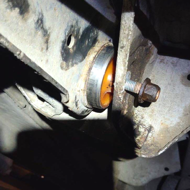 Rear beam Renault Trafic 2001-2014 Service with repressing of bushings (Bushings are not included in the price)